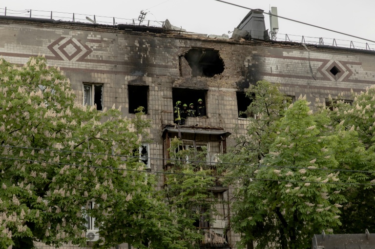 Ukraine, Russia Trade Aerial Attacks Ahead Of WWII Victory Parade thumbnail