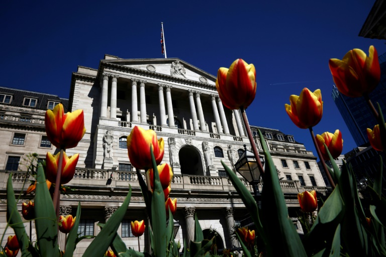 https://d.ibtimes.com/en/full/4599456/bank-england-widely-expected-cut-its-key-interest-rate-quarter-point-us-president-donald.jpg