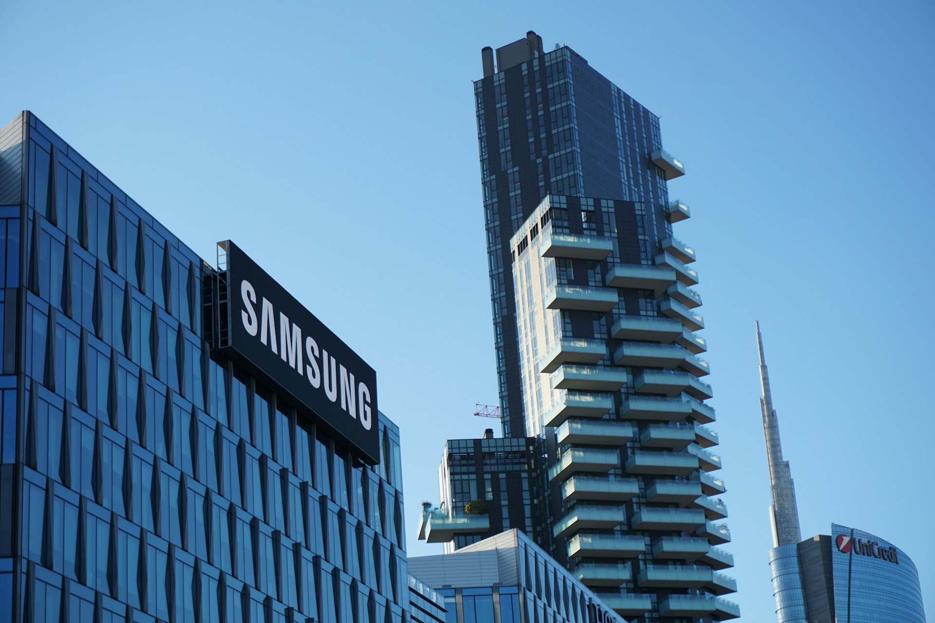 Samsung's Super Thin Galaxy S25 Edge Launch Draws Closer, But Can it Beat Apple's iPhone 17 Air?