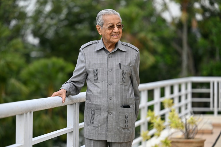 Nearing 100, Malaysian Ex-PM Mahathir Blasts 'Old World' Trump thumbnail