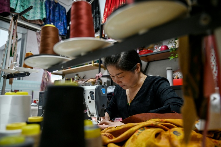 https://d.ibtimes.com/en/full/4599697/sales-united-states-made-almost-fifth-chinas-textile-apparel-exports-2024.jpg