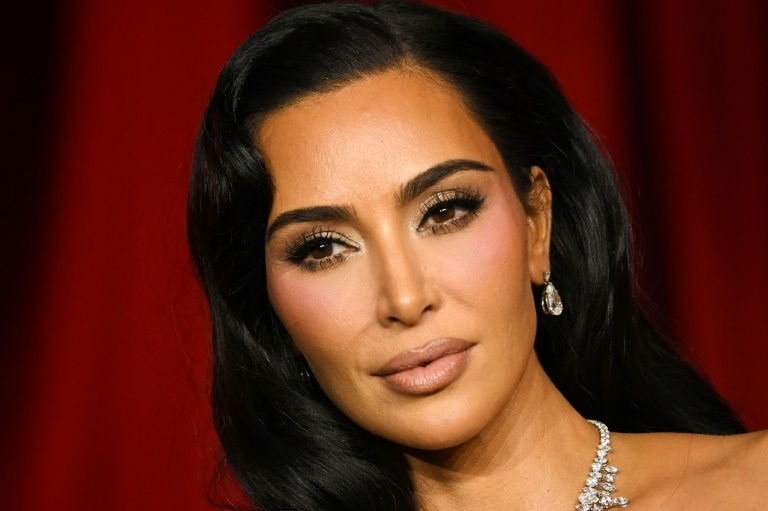 https://d.ibtimes.com/en/full/4600405/socialite-kim-kardashian-among-worlds-most-followed-celebrities-social-media.jpg