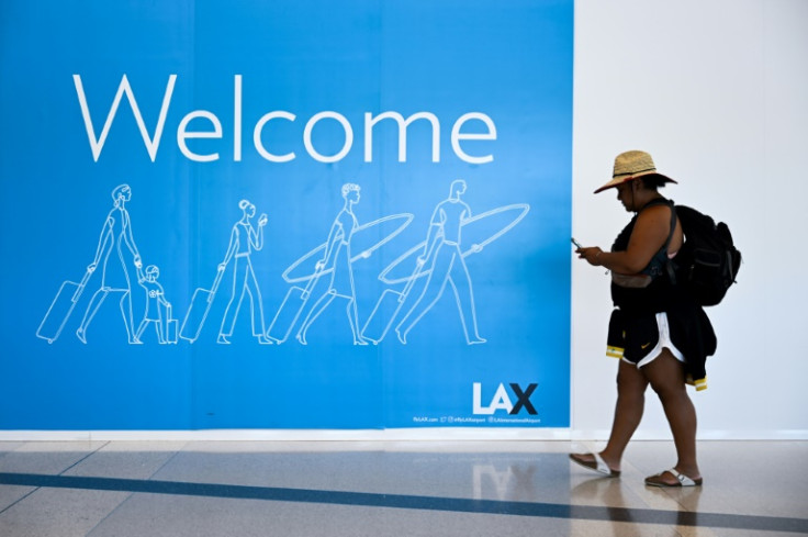 There are fewer foreign tourists to welcome to the United States, according to a report by travel industry group