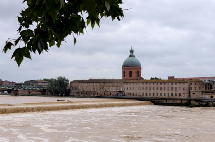 Hail storms and heavy rains struck southwestern France on Monday, causing floods and damage
