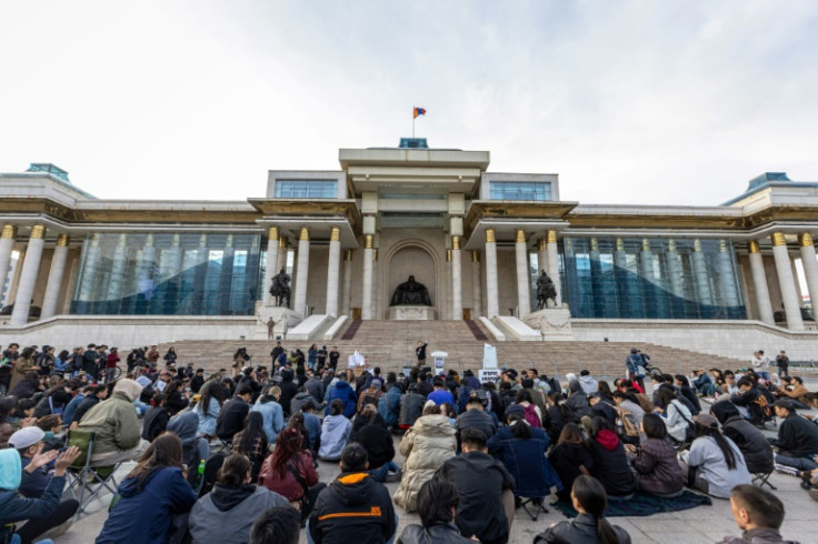 Hundreds of protesters hold sit-ins against corruption in Mongolia