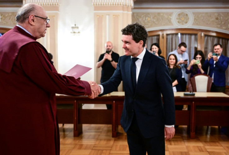 Nicusor Dan (R) received his presidential mandate from Marian Enache (L), head of Romania's constitutional court