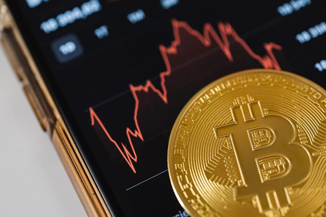 https://d.ibtimes.com/en/full/4604459/bitcoin-stock.jpg