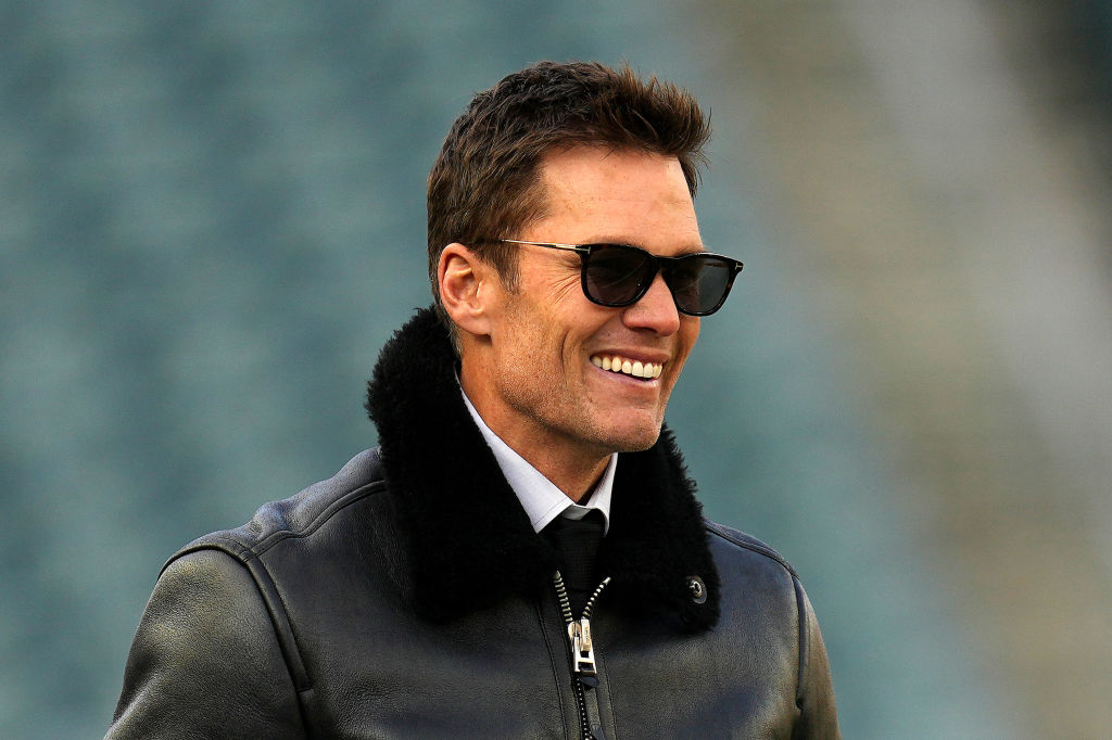 https://d.ibtimes.com/en/full/4604498/tom-brady-immortalized-patriots-unveil-12-foot-bronze-statue.jpg