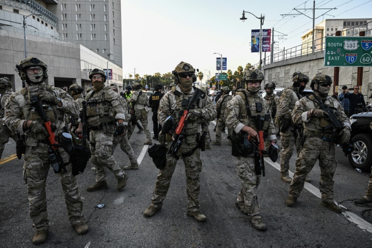 https://d.ibtimes.com/en/full/4604612/us-customs-border-protection-agents-deploying-los-angeles-are-among-numerous-forces-sent.jpg