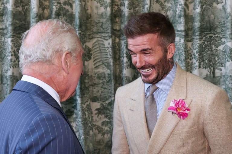 https://d.ibtimes.com/en/full/4604674/britains-king-charles-iii-speaks-former-england-captain-david-beckham-chelsea-flower-show.jpg