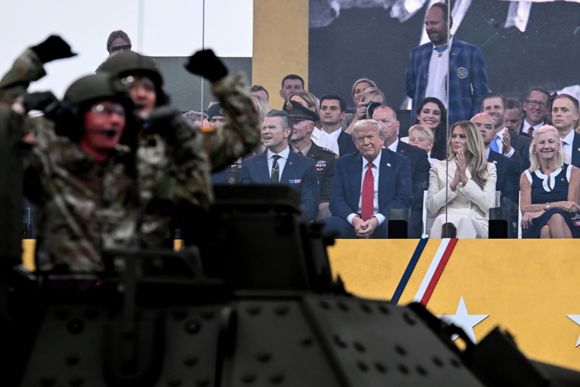 https://d.ibtimes.com/en/full/4605286/trump-military-parade.jpg