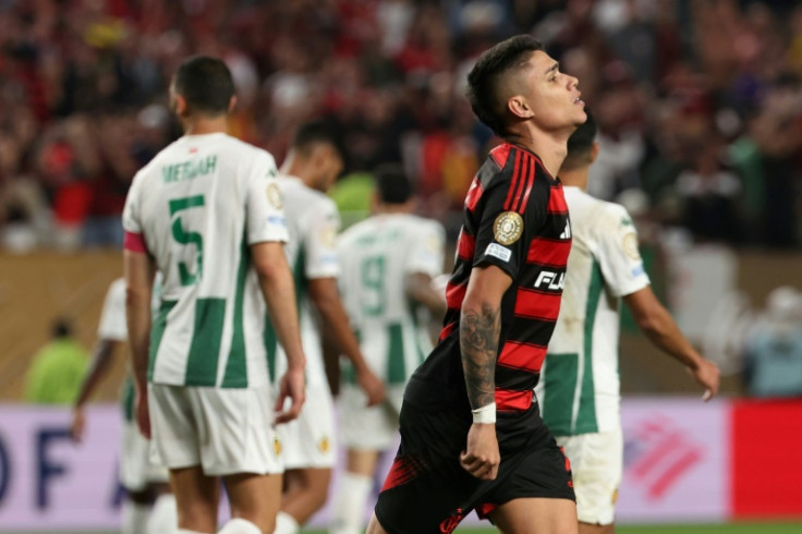 Flamengo eased to a 2-0 win against Esperance of Tunisia in Philadelphia