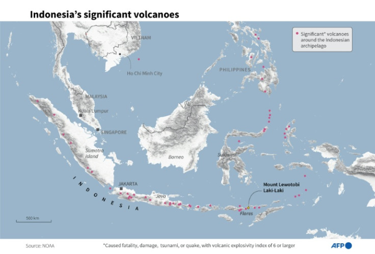 Map of the Indonesian archipelago locating significant volcanoes in the region, including Mount Lewotobi Laki-Laki