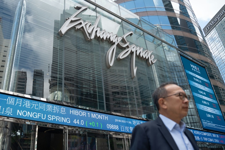 https://d.ibtimes.com/en/full/4606011/hong-kong-stocks-led-losses-asian-markets.jpg