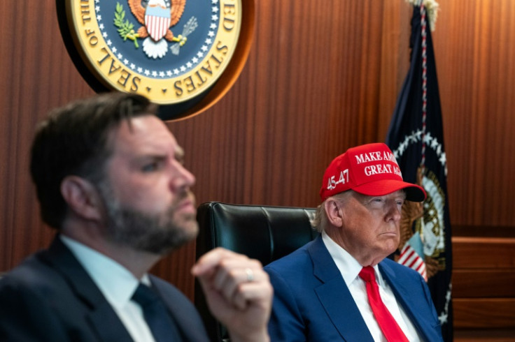 After the Pentagon stressed that the goal of American intervention was not to topple the Iranian government, Trump openly toyed with the idea