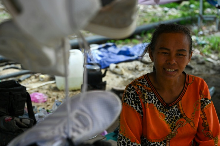 Shoe vendor Chhan Siyoeung, said fewer commuters at the border has meant a drop in sales and income