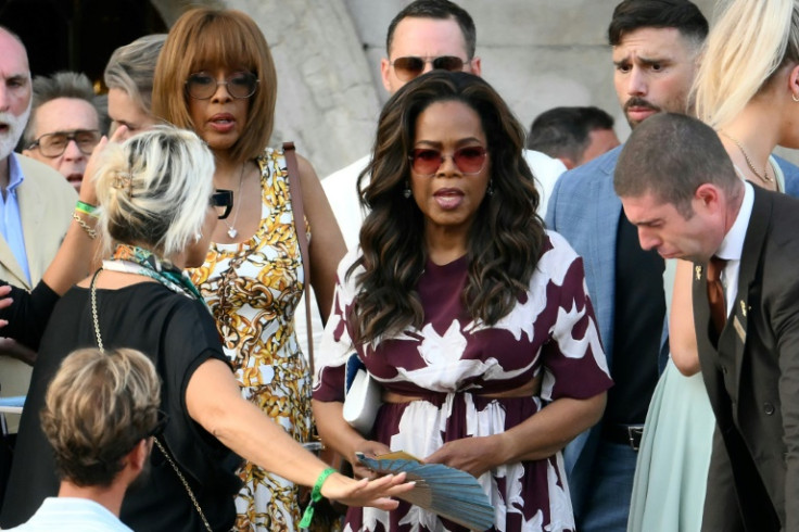 The star-studded guestlist includes US journalist Gayle King (L) and talk show host Oprah Winfrey (R)