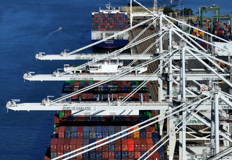 https://d.ibtimes.com/en/full/4608966/donald-trump-said-he-could-start-sending-tariff-letters-countries-friday.jpg