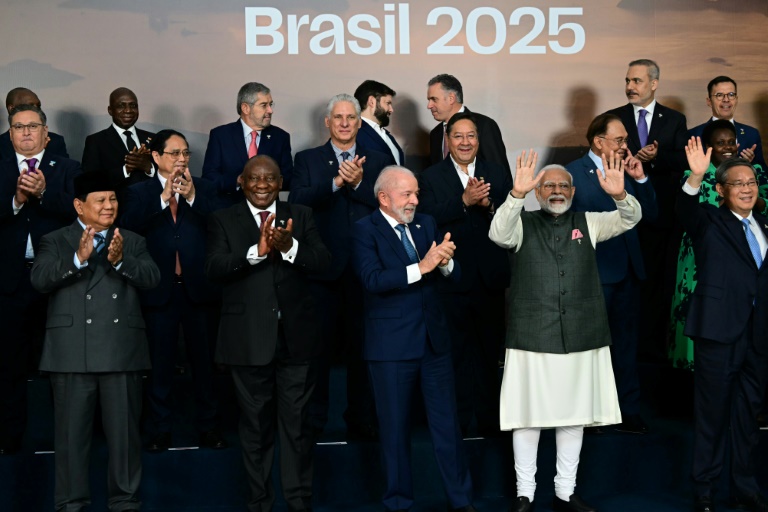 https://d.ibtimes.com/en/full/4609412/heads-state-government-member-partner-external-engagement-countries-applaud-during-family.jpg