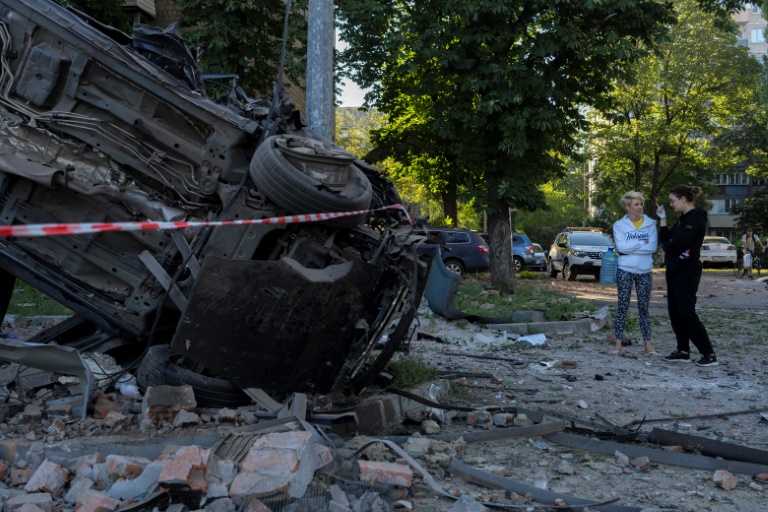Kyiv, Moscow Residents Baffled By Trump's Wavers On Ukraine Aid