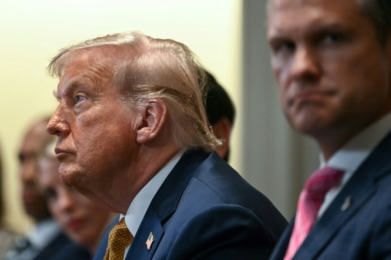 https://d.ibtimes.com/en/full/4609846/us-president-donald-trump-released-six-more-letters-setting-out-tariff-rates-between-20-percent-30.jpg
