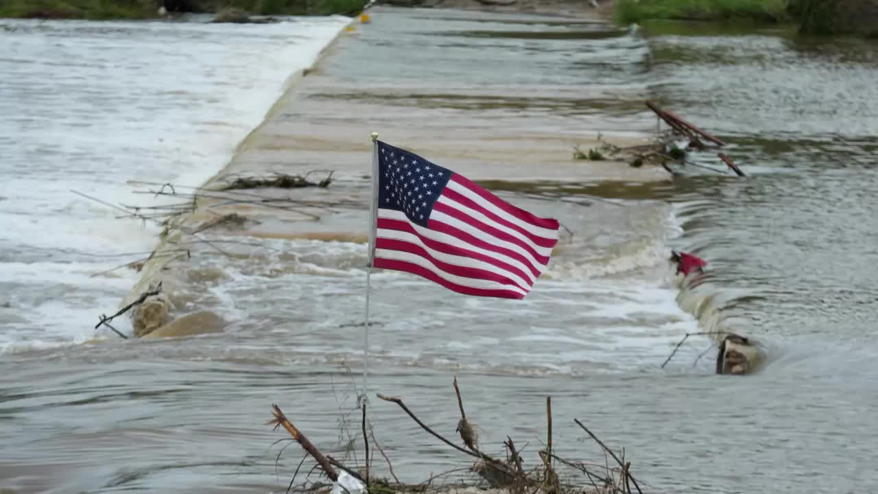 https://d.ibtimes.com/en/full/4610271/texas-floods-kill-over-100-new-rain-threatens-hard-hit-communities.jpg
