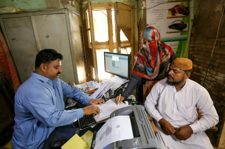 Undocumented children in Pakistan face higher risks of child labour and forced marriage