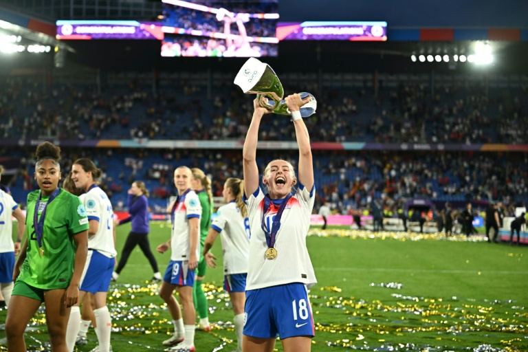 https://d.ibtimes.com/en/full/4613187/chloe-kelly-celebrates-after-england-beat-spain-win-euro-2025.jpg