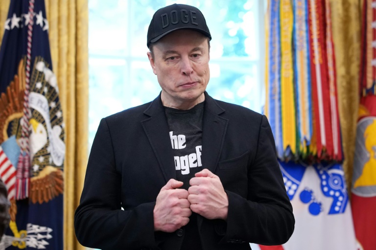 https://d.ibtimes.com/en/full/4614391/tesla-announced-interim-pay-award-ceo-elon-musk-who-has-warned-few-potentially-rough.jpg