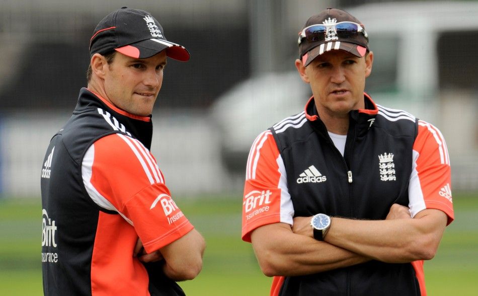 England039s Strauss and Flower talk during a training session before Thursday039s first cricket test match against India at Lord039s.