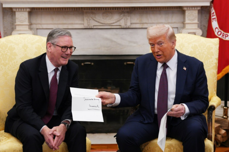 British Prime Minister Keir Starmer (L) came to Washington with an invitation for US President Donald Trump from King Charles III to make an official visit to the United Kingdom