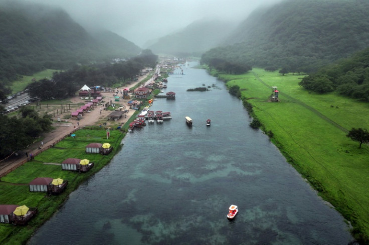The overwhelming majority of Omanis speak Arabic, but in the mountainous coastal region of Dhofar bordering Yemen, people speak Jibbali, also known as Shehri