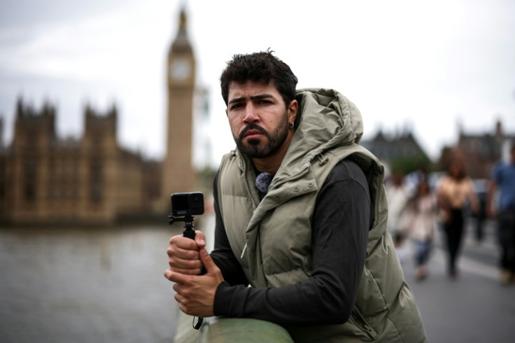 Diego Galdino hunts and films pickpockets in London