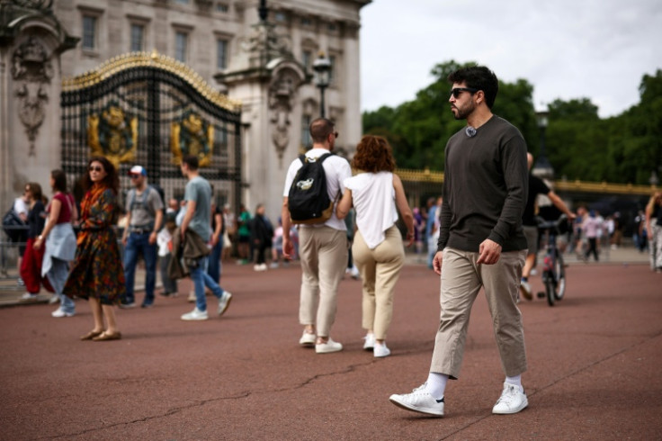 Diego Galdino scans the crowds for signs of pickpockets before swooping in and sounding the alarm