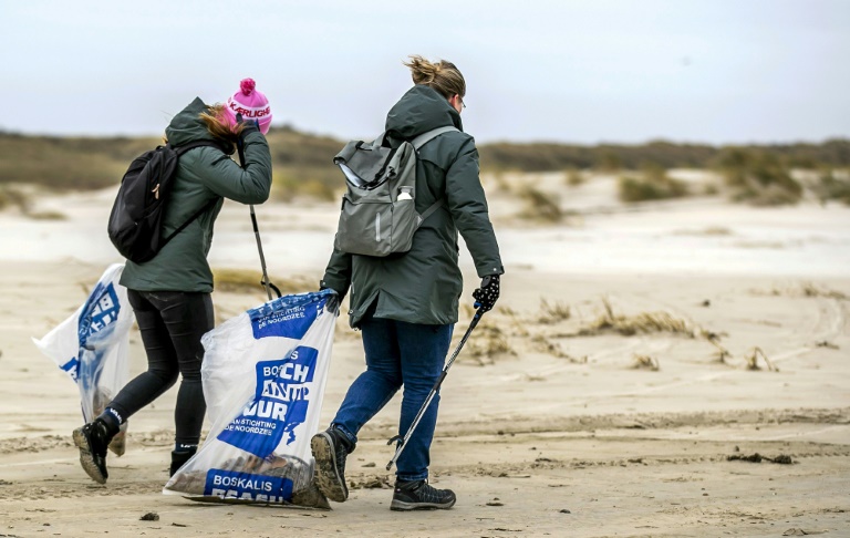 Dutch Divers Still Haul Up Debris Six Years After Container Spill