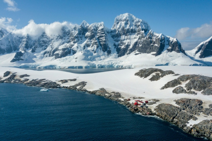 The white continent is melting: Researchers are sounding the alarm about the threats to Antarctica