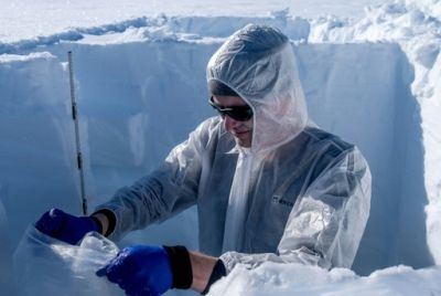 Scientists work to measure the contamination of heavy metals in the pristine snow and ice