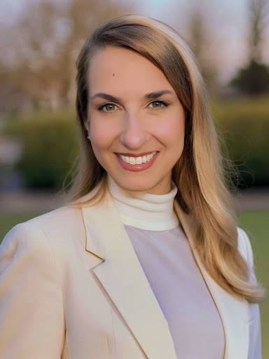 https://d.ibtimes.com/en/full/4617302/claire-hayek-founder-mind-soul-purpose-teambuilding.jpg