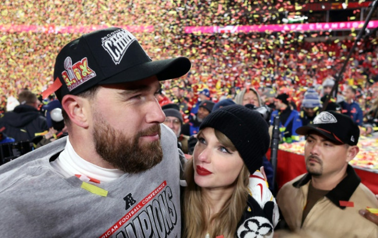 Kansas City Chiefs tight end Travis Kelce, left, and singer Taylor Swift, center, received congratulations from around the sports world after announcing their engagement