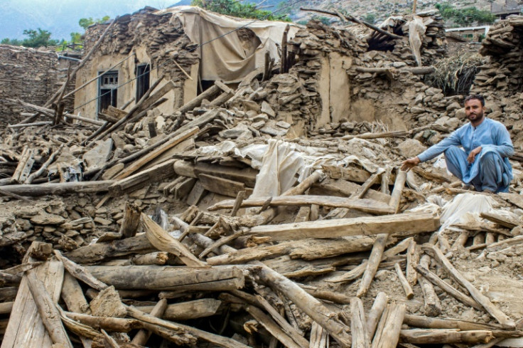 Residents of quake-hit Dar-i-nur village have had to cobble together makeshift shelters after their homes were destroyed