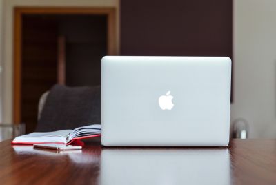 Apple MacBook