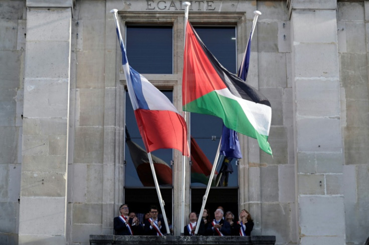 Several French town halls hoisted the Palestinian flag