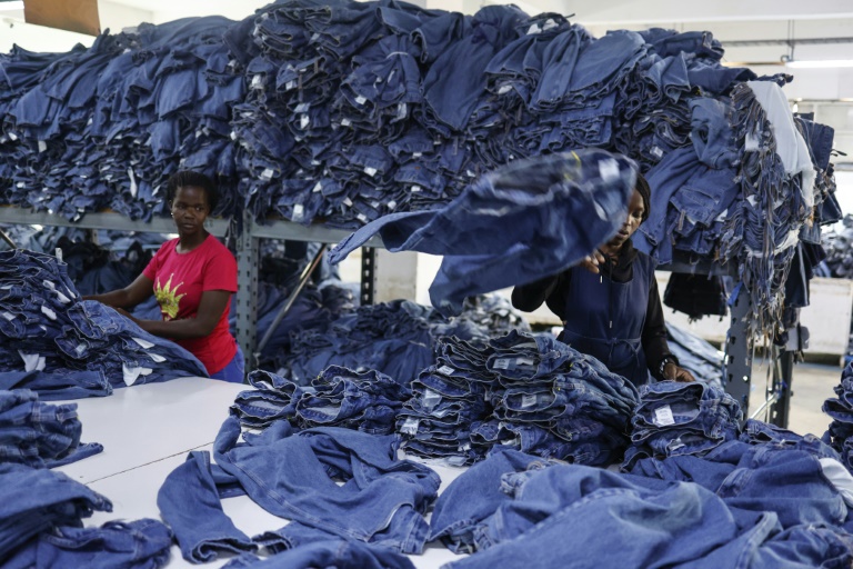 https://d.ibtimes.com/en/full/4624076/united-aryan-textile-factory-nairobi-employs-thousands-workers-selling-jeans-us.jpg