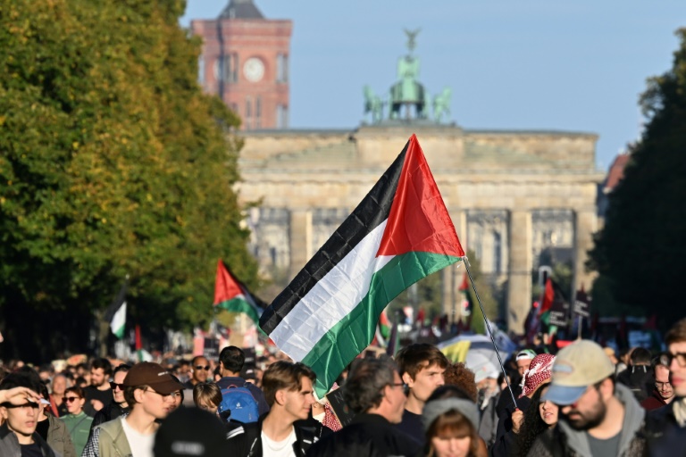 https://d.ibtimes.com/en/full/4624182/public-anger-growing-germany-israels-offensive-gaza.jpg