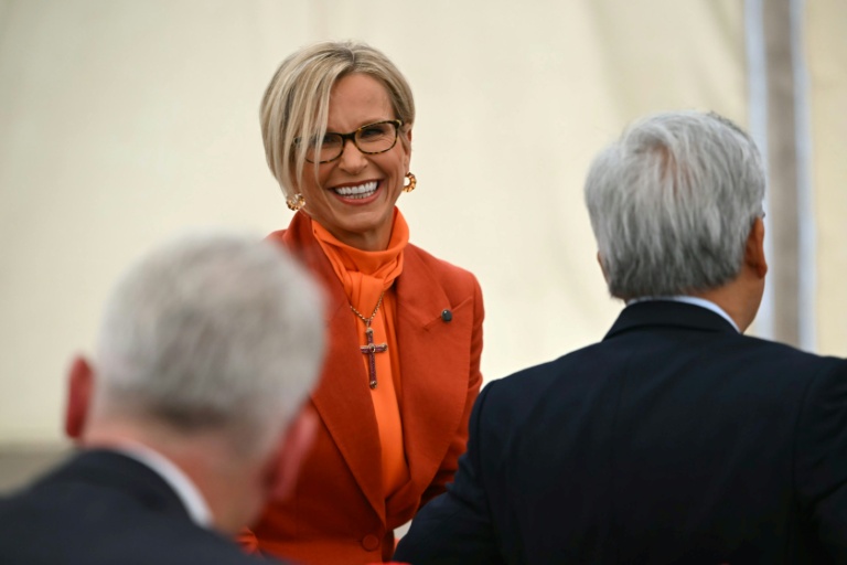https://d.ibtimes.com/en/full/4624341/gsk-chief-executive-emma-walmsley-will-replaced-chief-commercial-officer-luke-miels-january-1.jpg