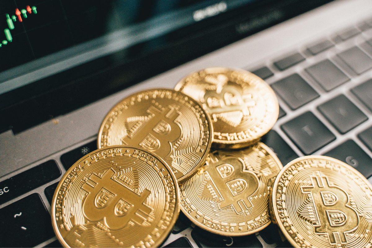 https://d.ibtimes.com/en/full/4624835/5bn-bitcoin-bust.png