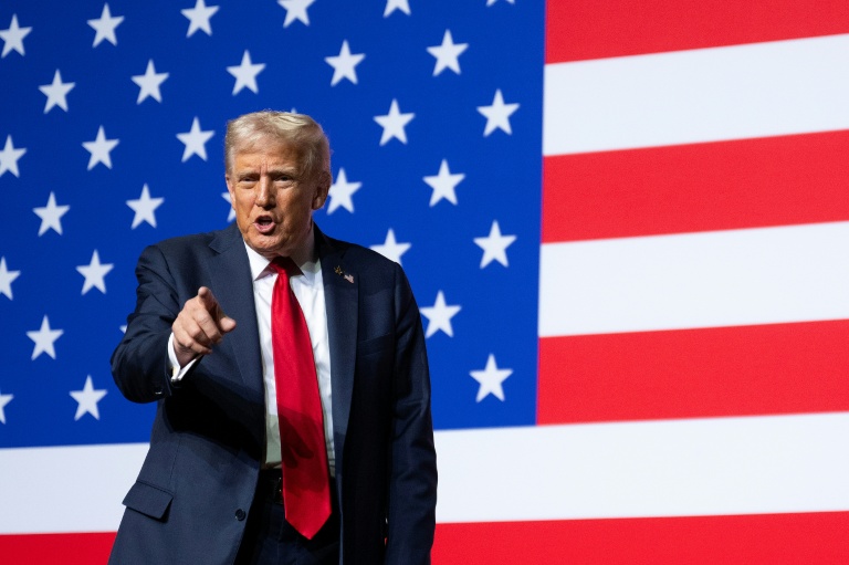 https://d.ibtimes.com/en/full/4624952/us-president-donald-trump-has-posted-series-memes-about-rival-democrats-over-shutdown.jpg