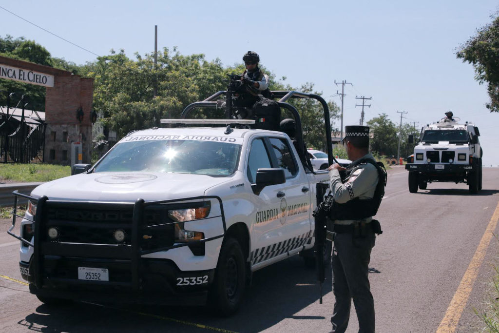 https://d.ibtimes.com/en/full/4625092/mexican-authorities-culiacan.jpg