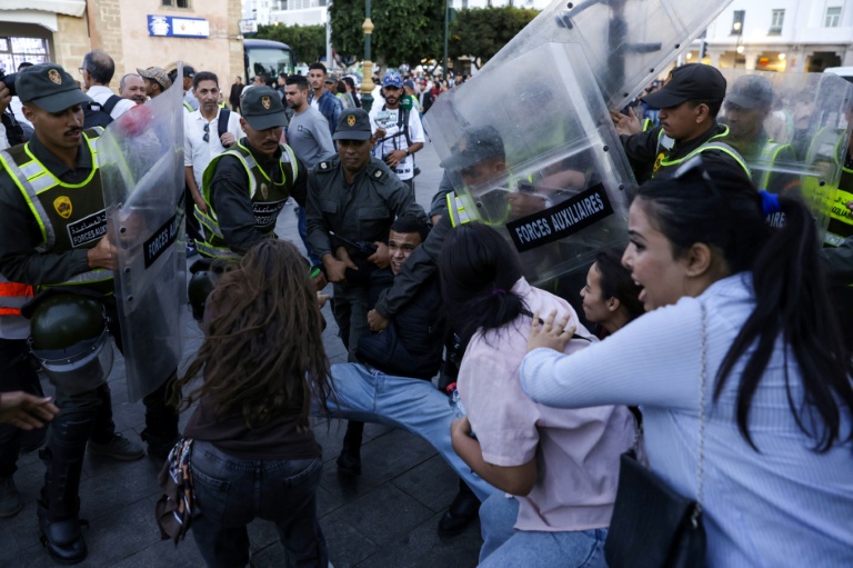 https://d.ibtimes.com/en/full/4625116/members-security-forces-detain-protester-others-scuffle-during-demonstration-rabat-calling.jpg