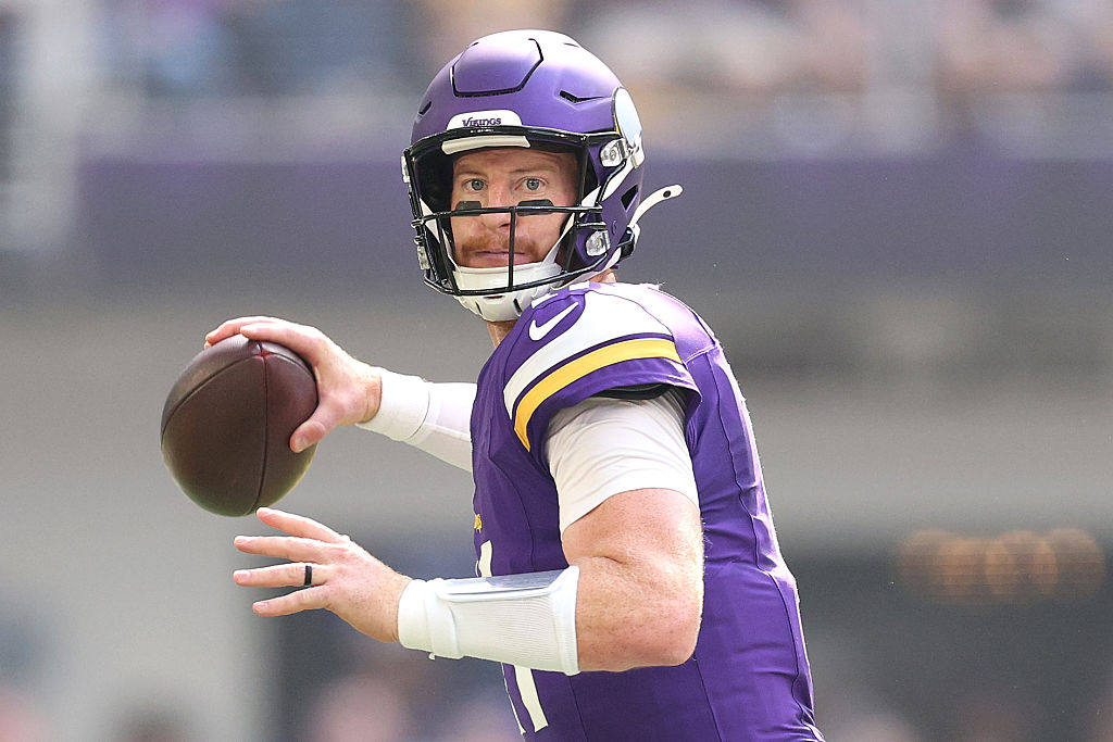 https://d.ibtimes.com/en/full/4625210/nfl-trade-rumors-minnesota-vikings-weigh-carson-wentz-trade.jpg
